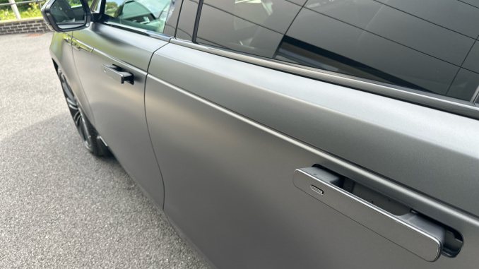 Land Rover Range Rover Velar 3.0 D300 MHEV Belgravia Edition Satin 5dr Auto Diesel Estate - Image 24